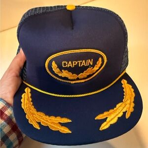 VINTAGE 1980’s!! new condition!!!! Navy and gold captain trucker mesh back cap